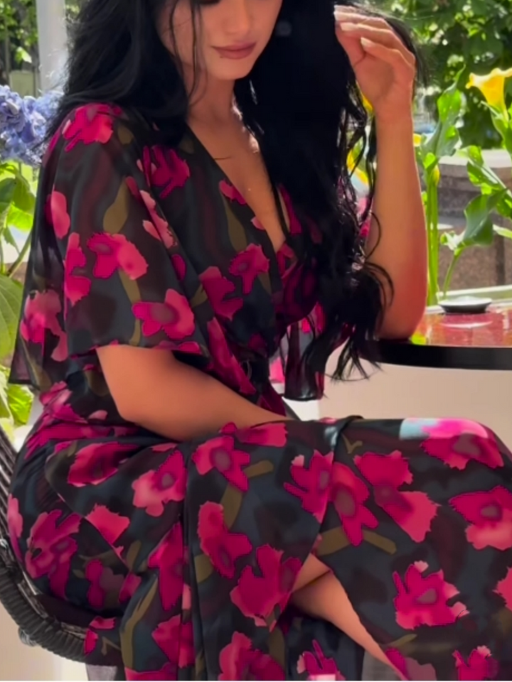 Laurie™ | Retro V-neck trumpet sleeve printed dress